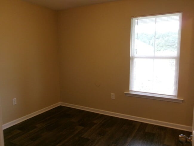 Building Photo - 3 bedroom, 2 bath home conveniently located in Conway