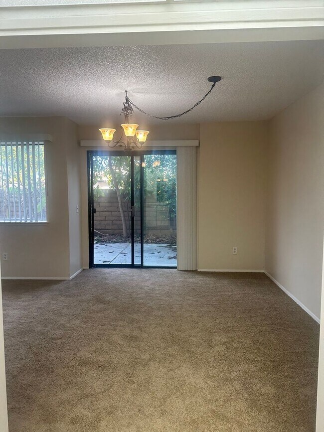 Building Photo - Charming 3-Bed/2.5-Bath Townhome with 2-Car Garage in Garden Grove