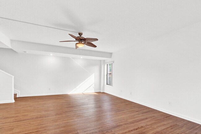 Building Photo - 52 Uno Lago Dr