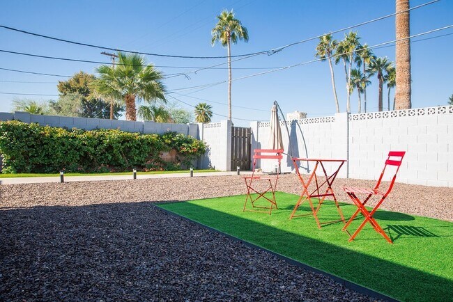 Building Photo - Gorgeous Fully Furnished 3 Bd 2 Bath Vacat...