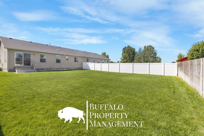 Building Photo - 4215 Roy Cir