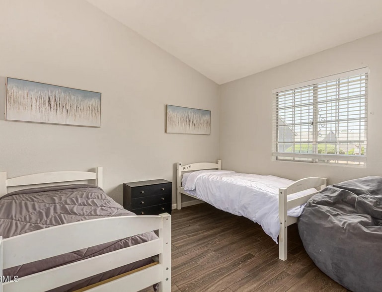 Building Photo - 5960 W Oregon Ave