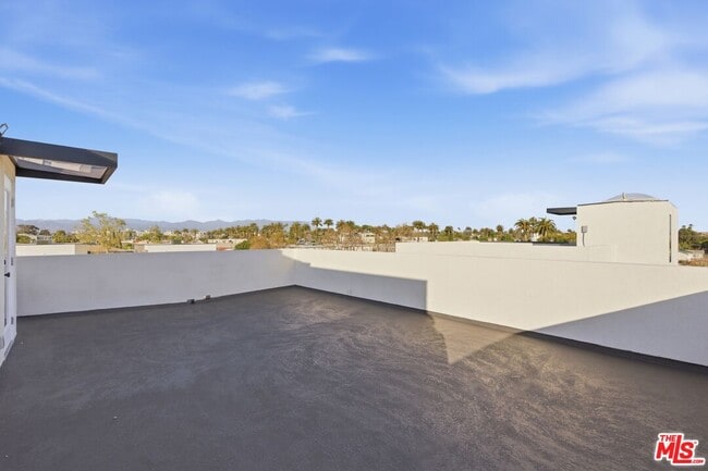 Building Photo - 2837 Redondo Blvd