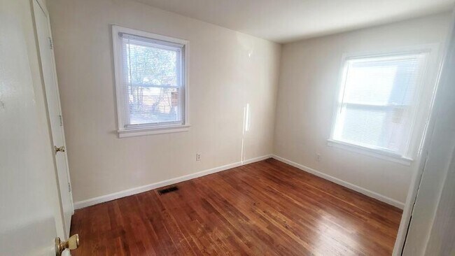 Building Photo - 9305 Fox Run Dr