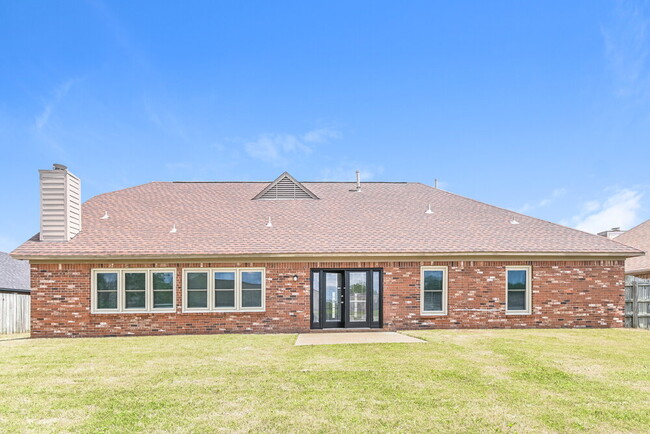 Building Photo - 4463 Whispering Bend Dr