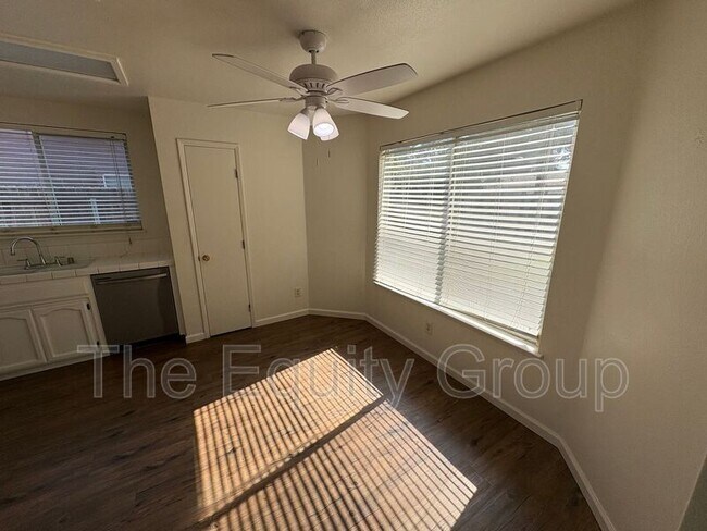 Building Photo - 451 W Marilyn St