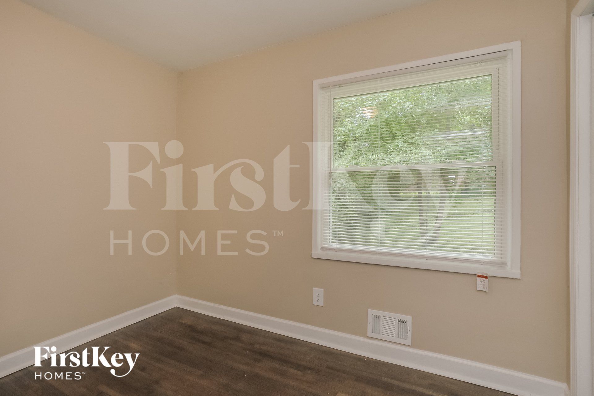 Building Photo - 1855 Shamrock Dr