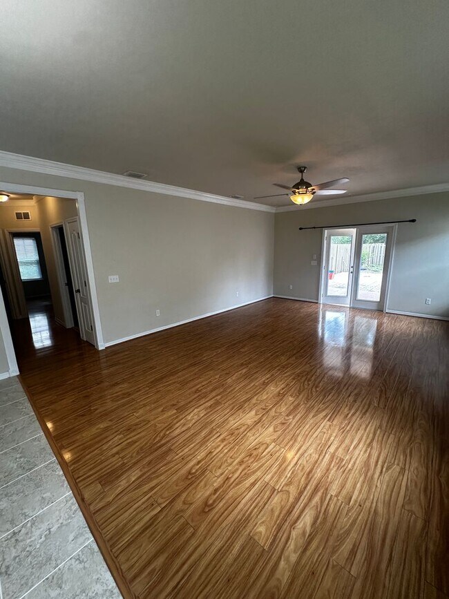 Building Photo - Longleaf 3/2 House