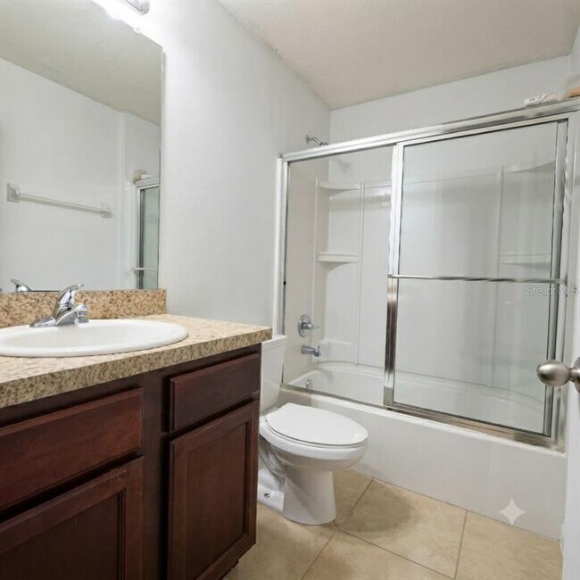 Building Photo - 1561 Chelsea Dr