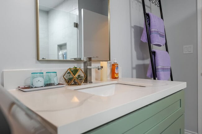 Building Photo - 4989 Randlett Dr