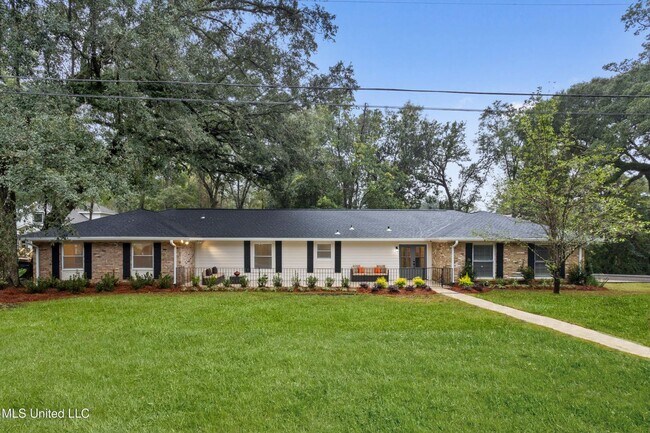 Primary Photo - Beautifully Remodeled Home in Historic Gul...