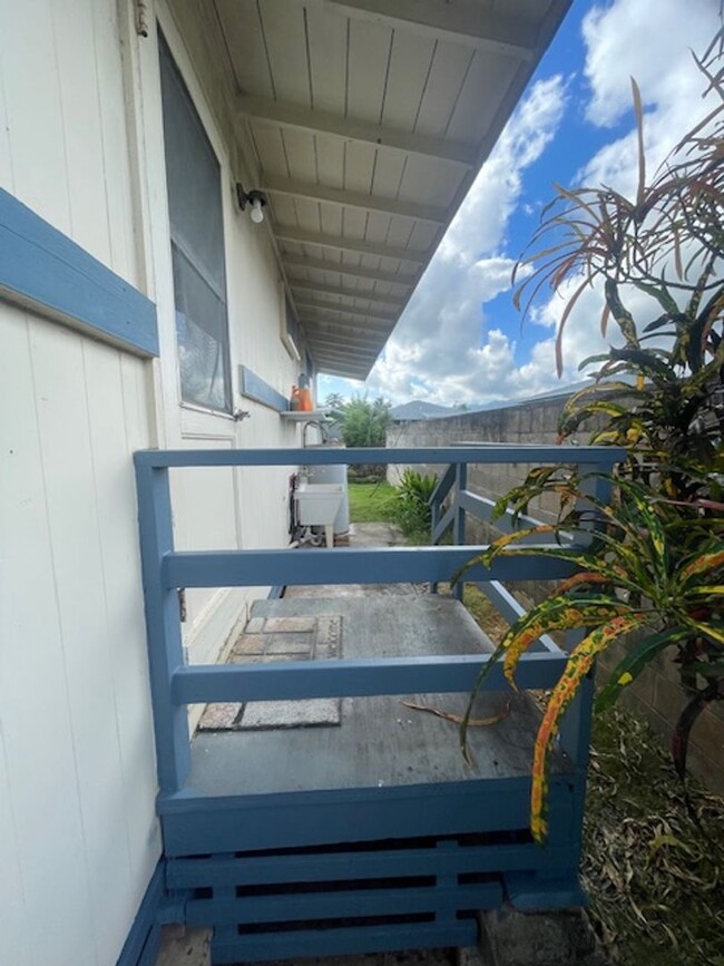 Building Photo - 2 Bed/ 1 Bath with Parking in Kailua