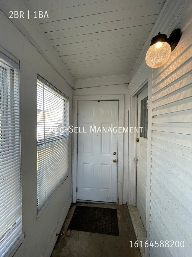 Building Photo - 319 Lane