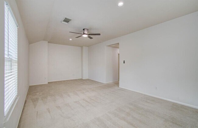 Building Photo - 14543 Bergenia Dr