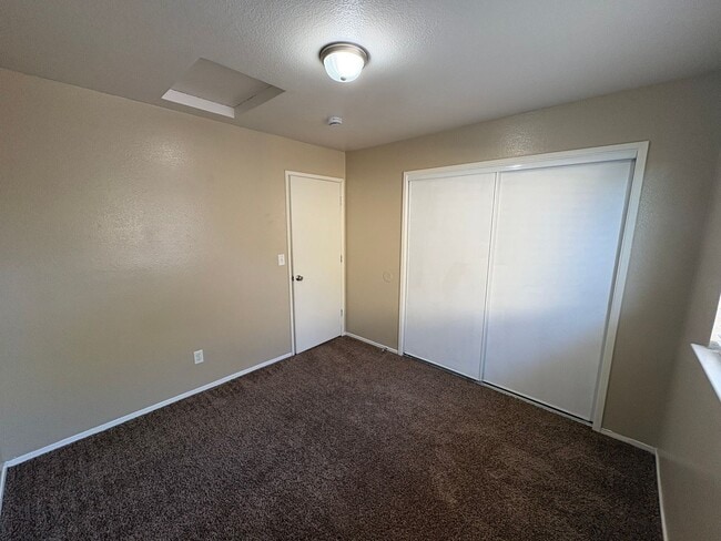 Building Photo - Charming Tulare home available now!