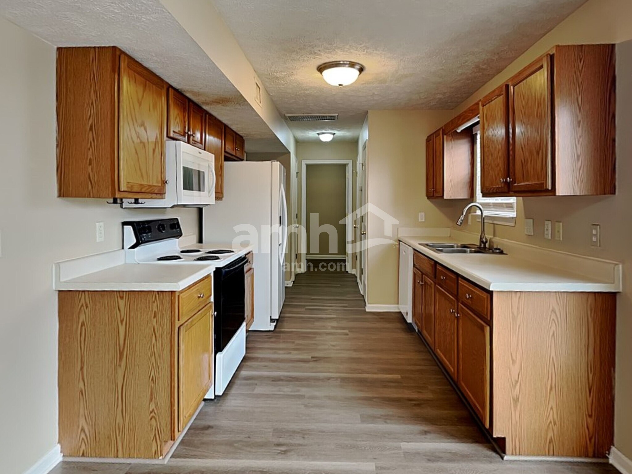 Building Photo - 1176 Saint Andrews Dr