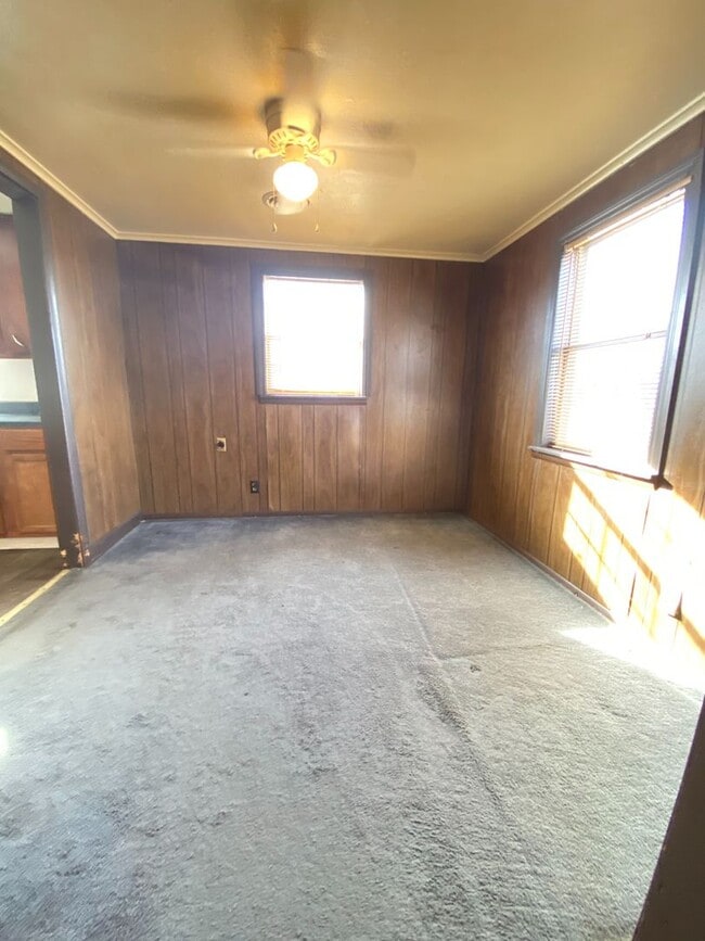 Building Photo - AVAILABLE NOW!