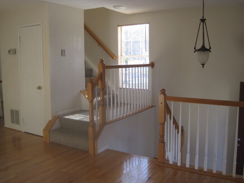 Building Photo - 2470 Ridgehampton Ct