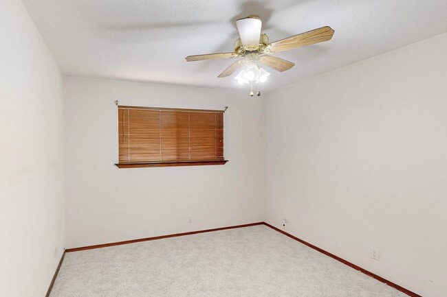 Building Photo - NE Brick Ranch 3/Bd 2/Ba 2 Cg 1782/sf