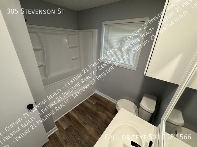 Building Photo - 305 Stevenson St