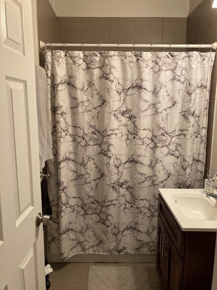 Building Photo - 1735 W Crystal St