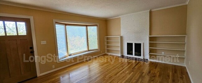 Building Photo - 6910 SW 11th Dr