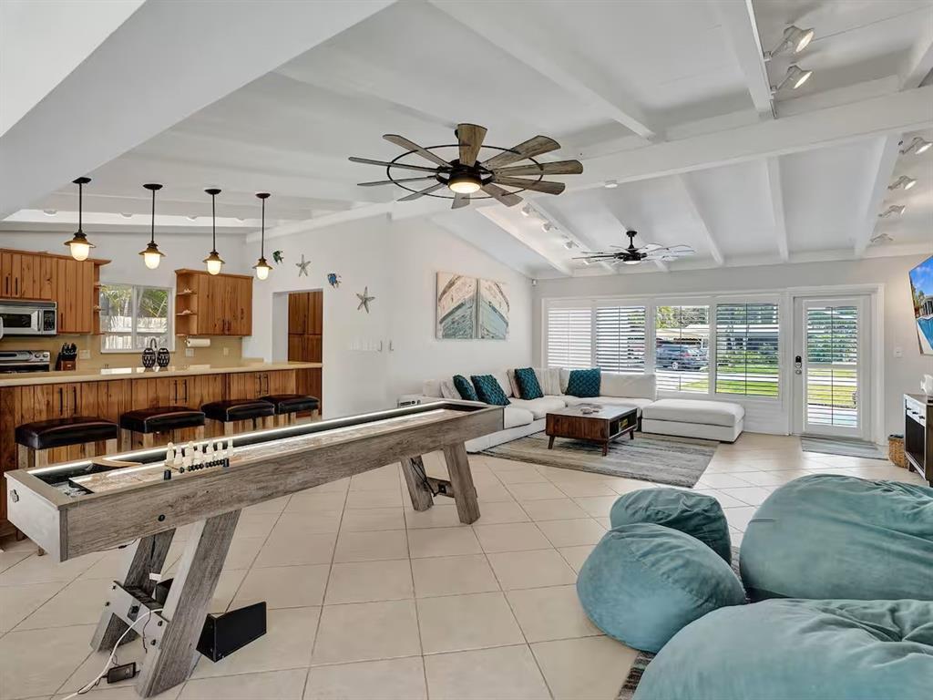 Building Photo - 2525 Gulfstream Ln