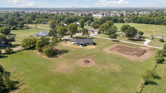 Building Photo - REIMAGINED/LIKE NEW...