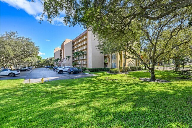 Building Photo - 3001 W Rolling Hills Cir