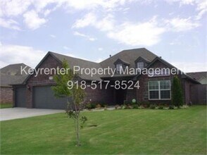 Building Photo - 3-Bed, 2-Bath Large Home in Claremore