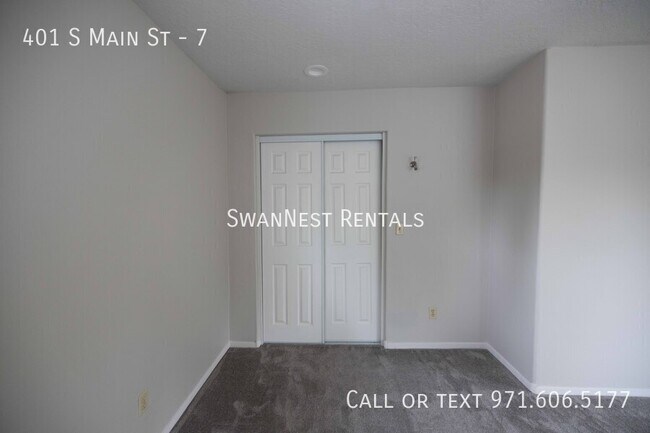 Building Photo - 401 S Main St