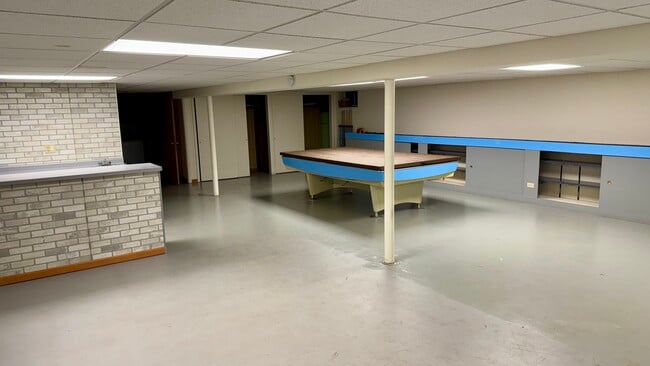 Building Photo - 304 E Hawthorne Dr