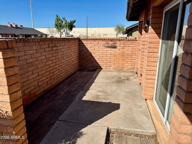 Building Photo - 116 W Loma Vista Dr