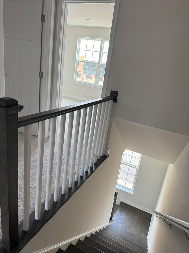 Building Photo - 339 E Cochran St