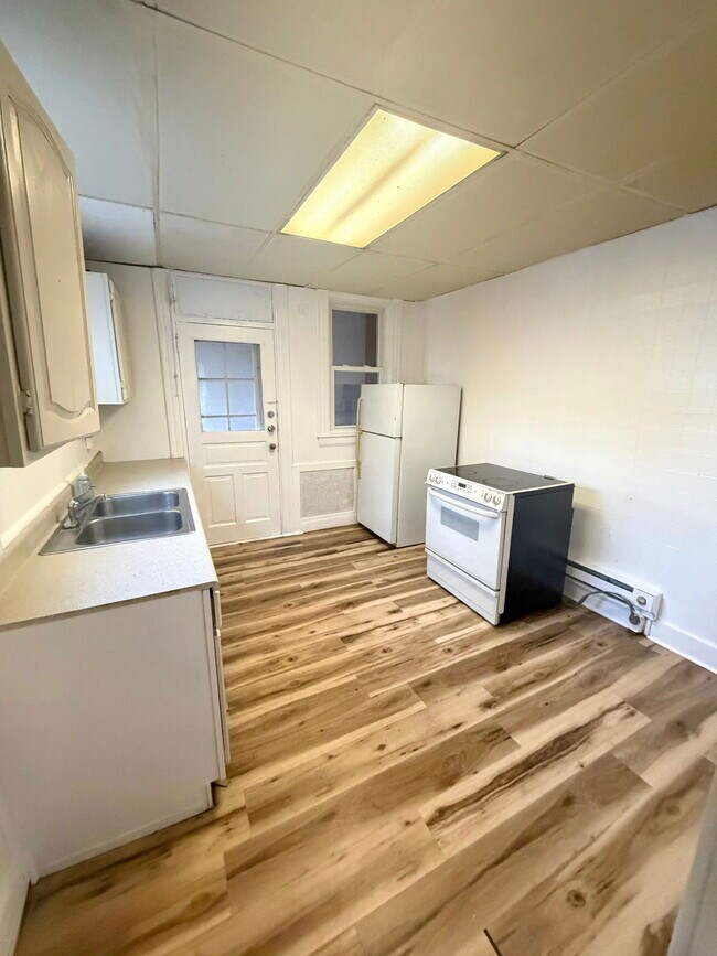 Building Photo - 839 E Orange St