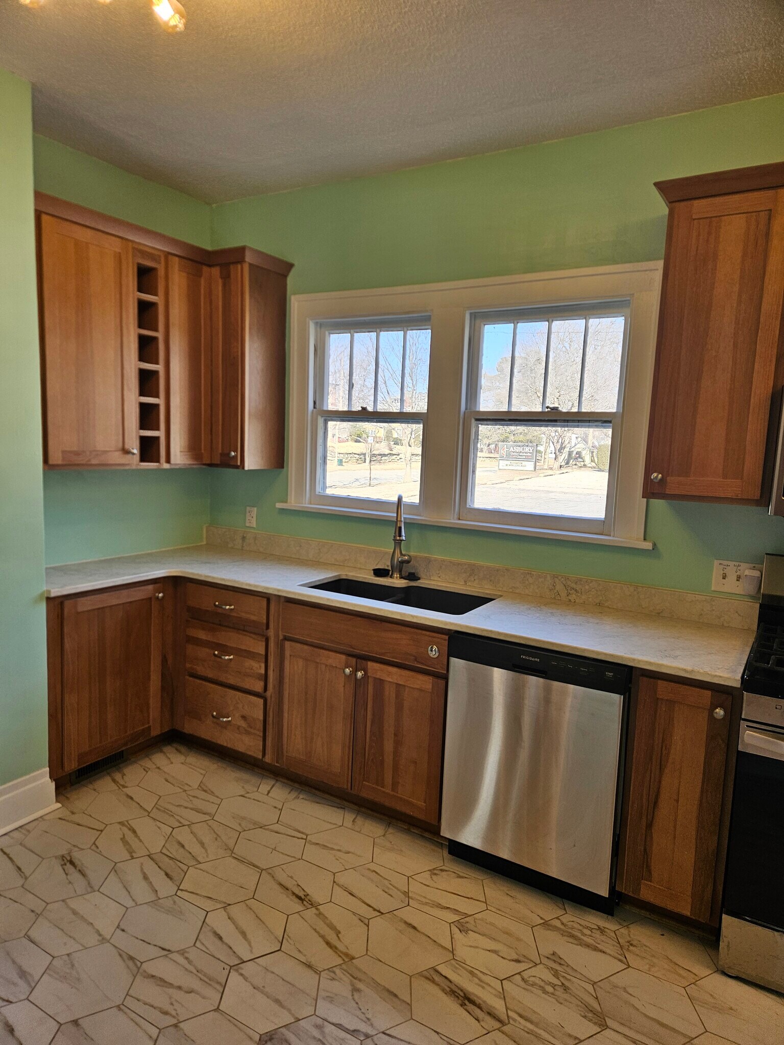 Building Photo - 2234 S Main St