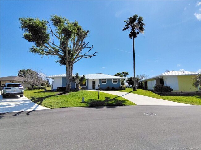 Building Photo - 5211 SE Sea Island Way
