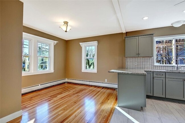 Building Photo - 66 Tyndall Ave