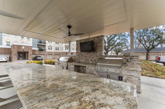 Building Photo - 6804 Westview Dr