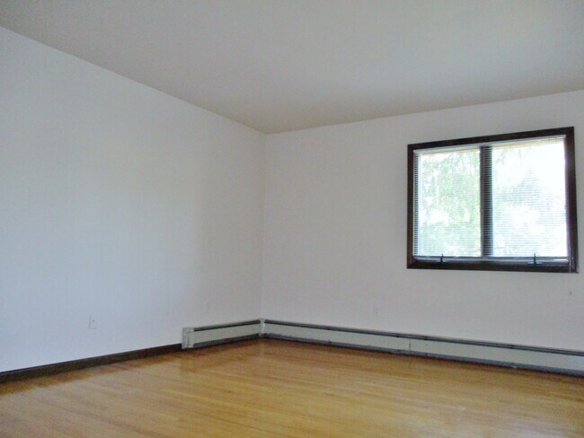 Building Photo - 362 Wilson Ave