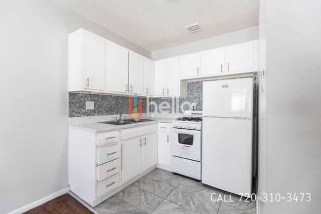 Primary Photo - 1400 N Moline St