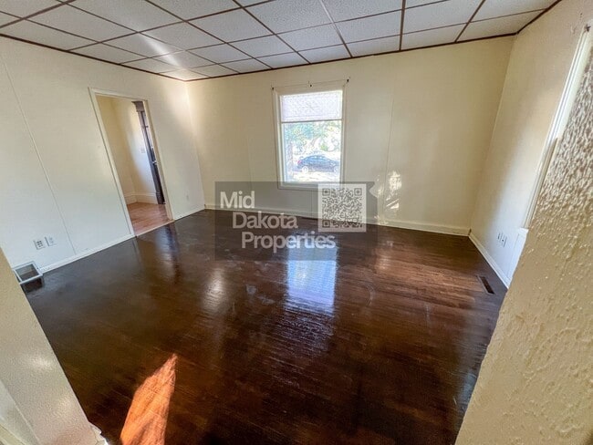 Building Photo - 405 S Minnesota- 3 Bedroom House