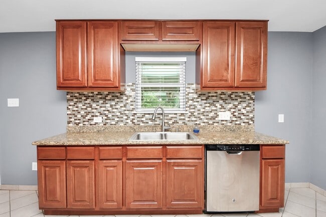 Building Photo - 10021 Hazelhurst Dr