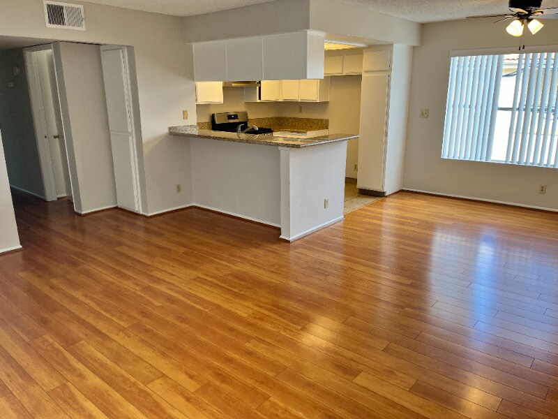 Building Photo - 636 E Verdugo Ave