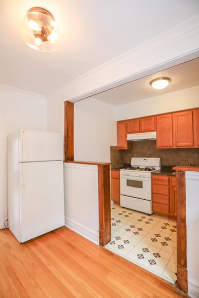 Building Photo - 4958 N Damen Ave