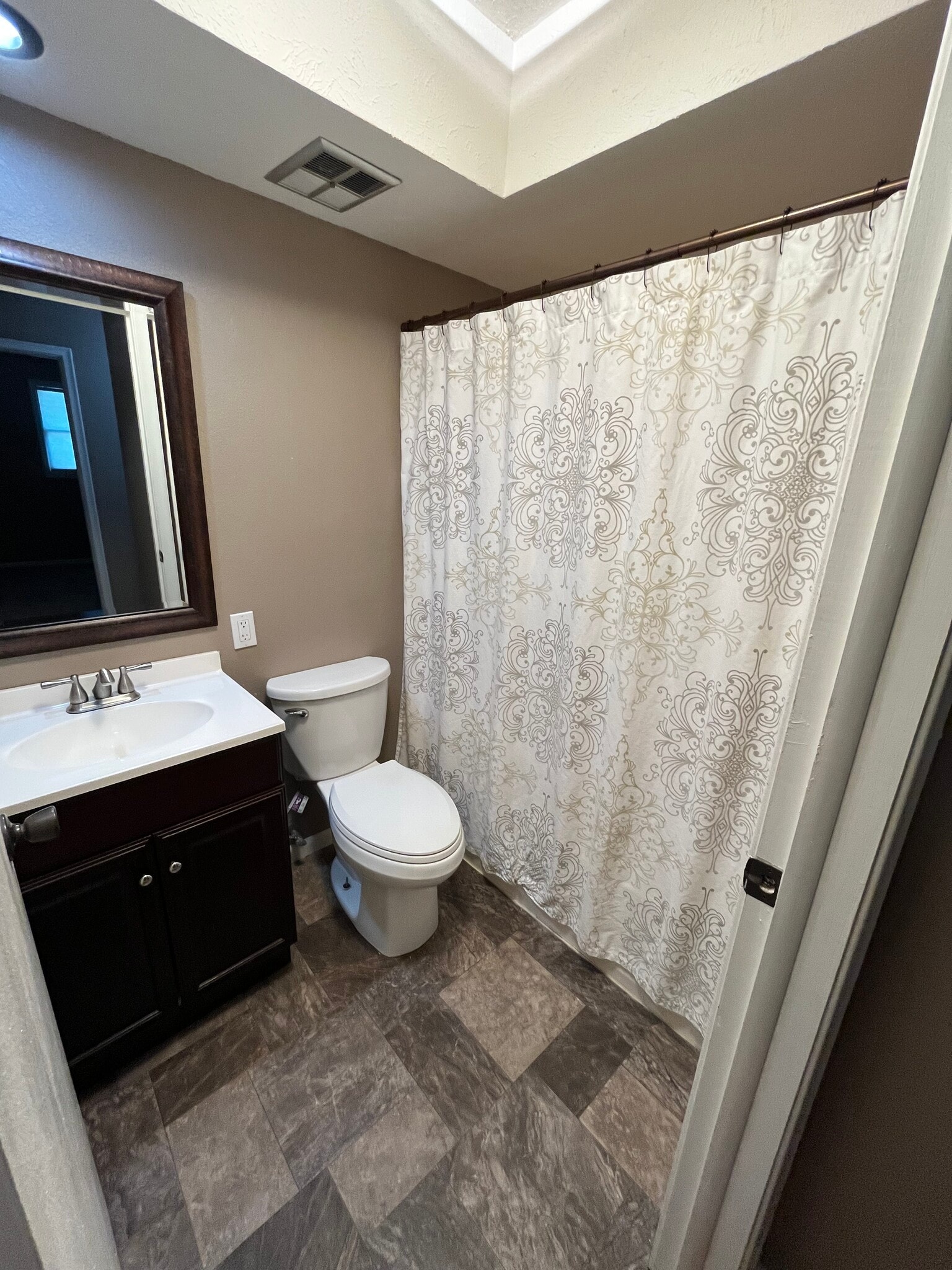 Building Photo - 617 Arnold Dr