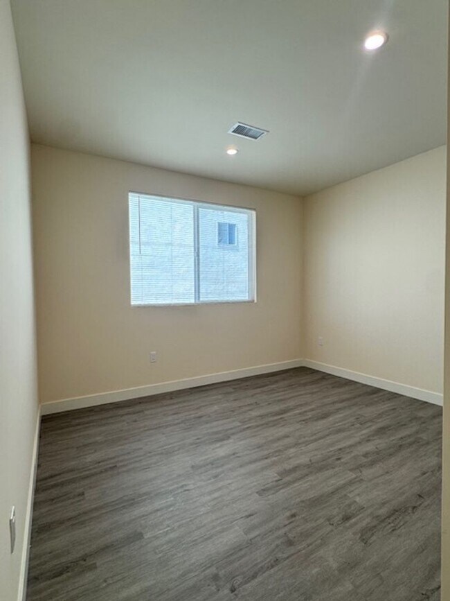 Building Photo - Charming & Private 4-Bedroom, 4-Bath Home in Sherman Oaks