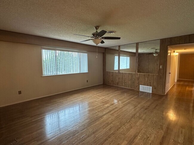 Building Photo - SW Visalia home available soon