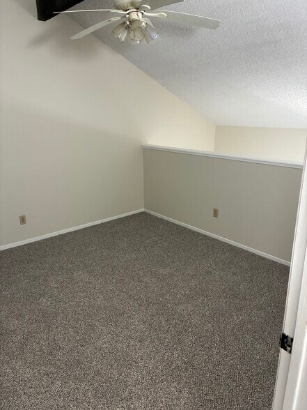 Building Photo - 6060 Gloria Dr