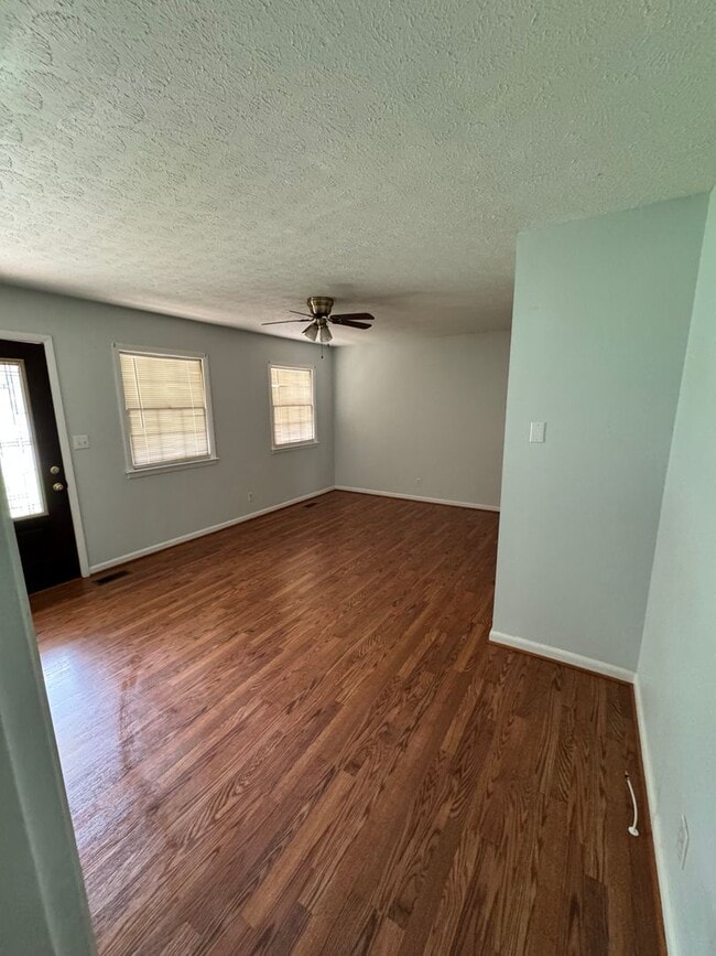 Building Photo - 3018 Delano Pl